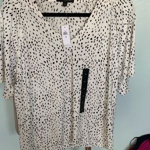 Closet clean out Banana Republic v neck top
